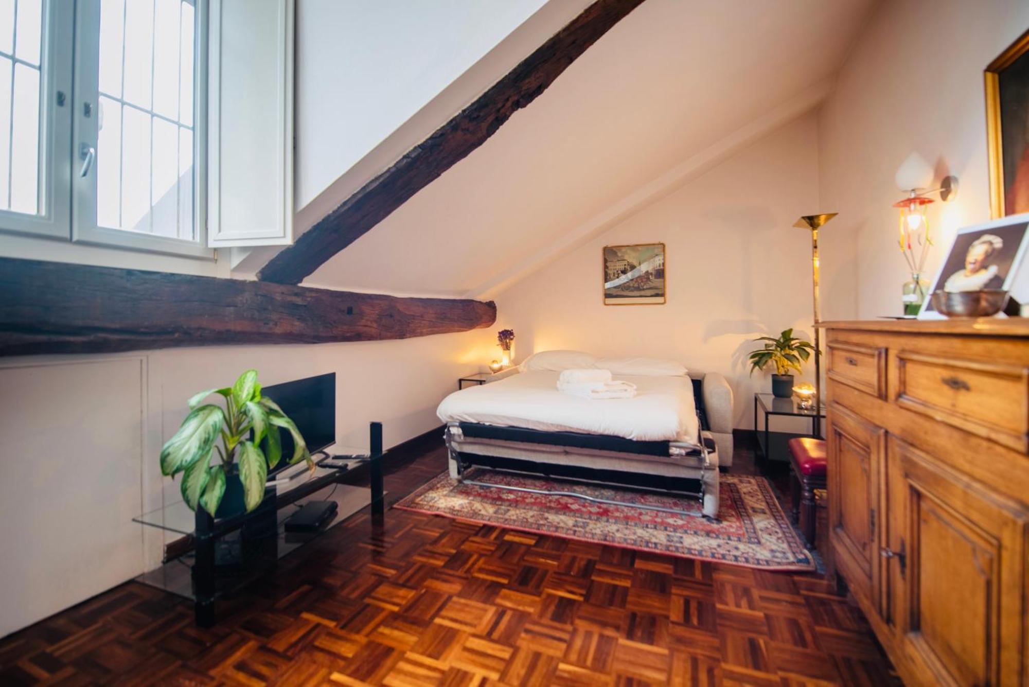 House With Terrace Apartment *